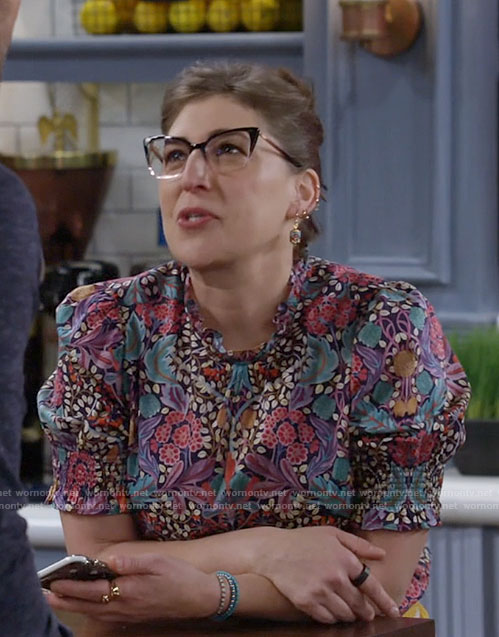 Kat's floral puff sleeve top on Call Me Kat