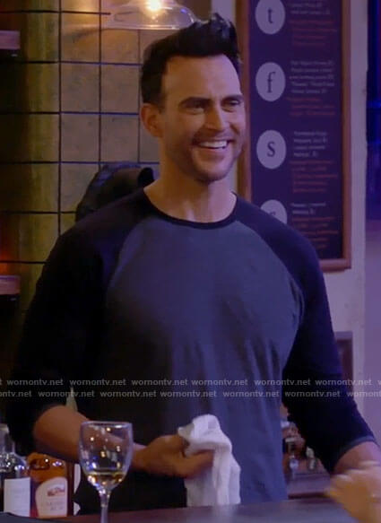 Max's grey t-shirt with black sleeves on Call Me Kat