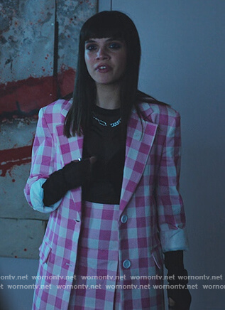 Mencia's pink gingham check blazer on Elite