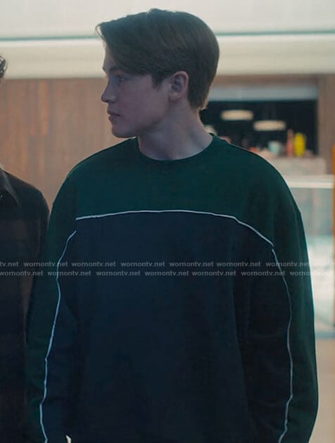 Nick's green and navy sweatshirt on Heartstopper