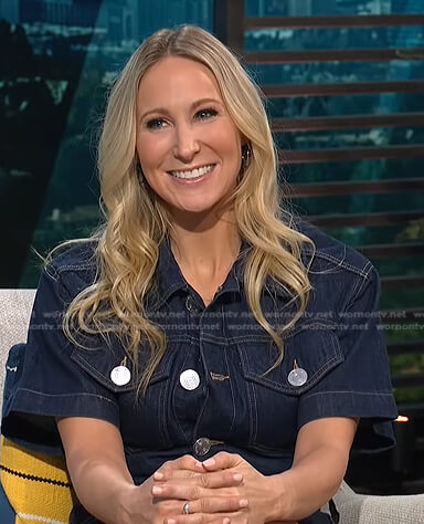 Nikki Glaser's short sleeve denim dress on E! News Daily Pop
