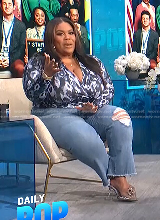 Nina's blue print wrap top and distressed jeans on E! News Daily Pop