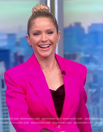 Sara's pink single button blazer on The View