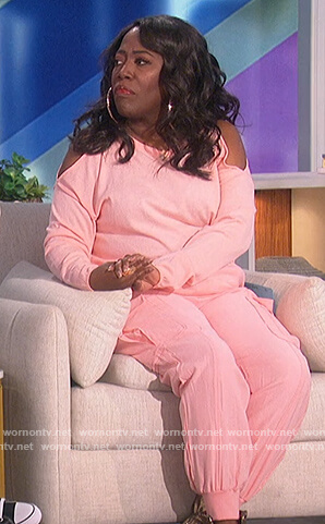 Sheryl's pink cold shoulder top on The Talk