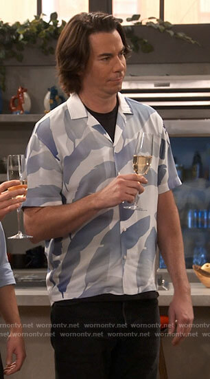 Spencer's white and blue feather print shirt on iCarly