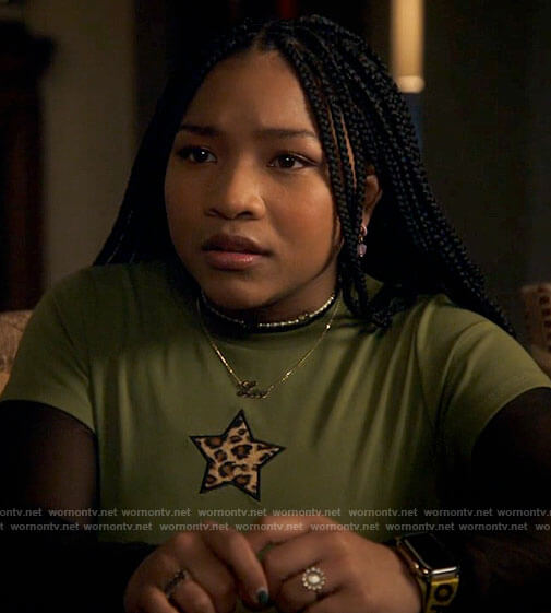 Delilah's green leopard star tee on The Equalizer