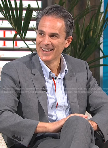 Gary Janetti's blue button down cotton shirt on E! News Daily Pop