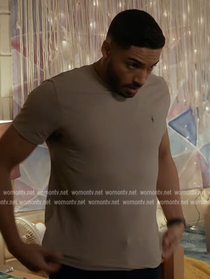 Jordan's khaki tee on All American Homecoming