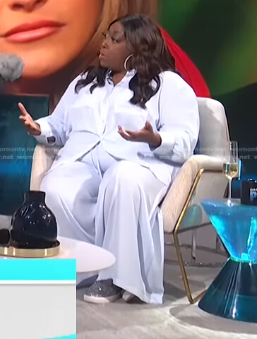 Loni's blue blouse and wide leg pants on E! News Daily Pop