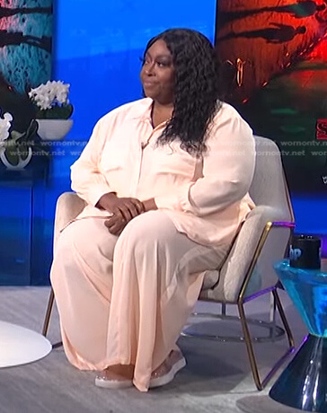 Loni's pink blouse and wide-leg pants on E! News Daily Pop