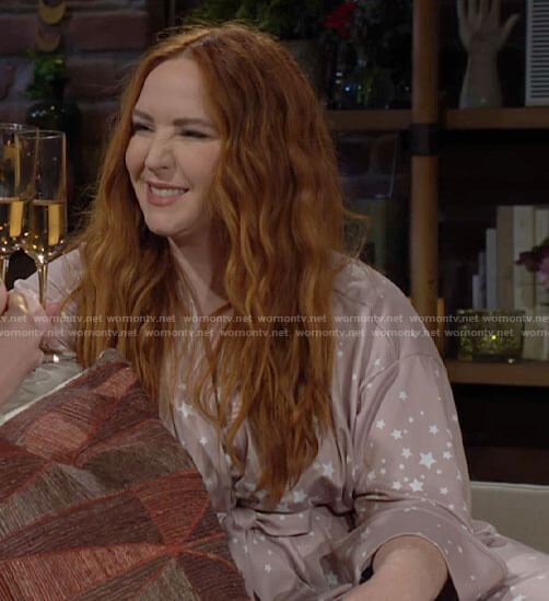Mariah's blush pink star print robe on The Young and the Restless