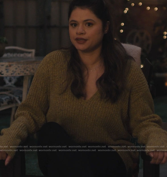 Mel's green v-neck sweater on Charmed
