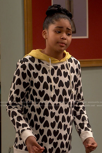 Millicent's heart print sweatshirt on iCarly