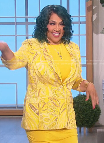 Kym Whitley's yellow paisley blazer on The Talk