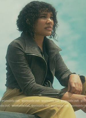 Alison's gray suede jacket on The Umbrella Academy