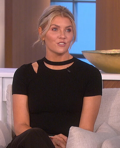 Amanda's black distressed tee on The Talk