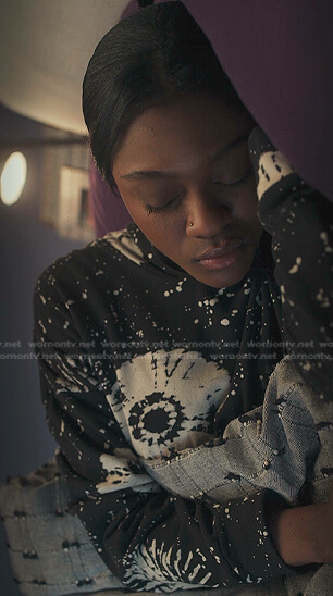 Cal's black print hoodie and sweat pants on First Kill
