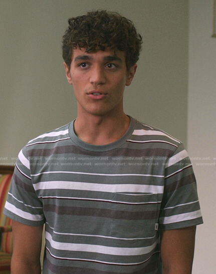Cam's grey striped tee on The Summer I Turned Pretty