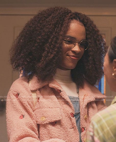 Elle's pink strawberry fleece jacket on Heartstopper