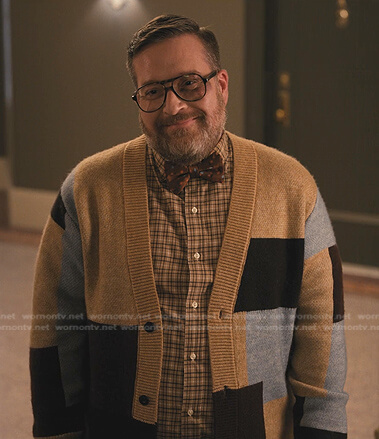 Howard Morris's colorblock cardigan on Only Murders in the Building