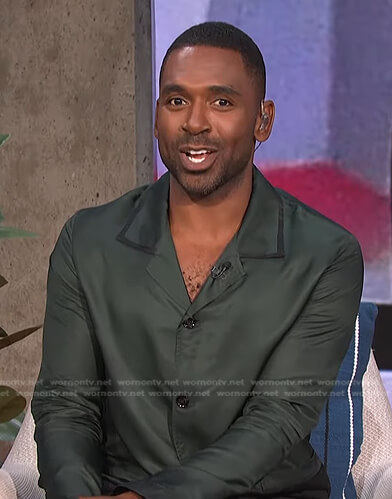 Justin's green satin shirt on E! News Daily Pop