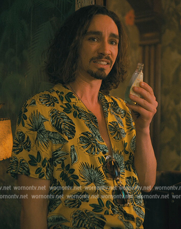 Klaus's yellow leaf print shirt on The Umbrella Academy