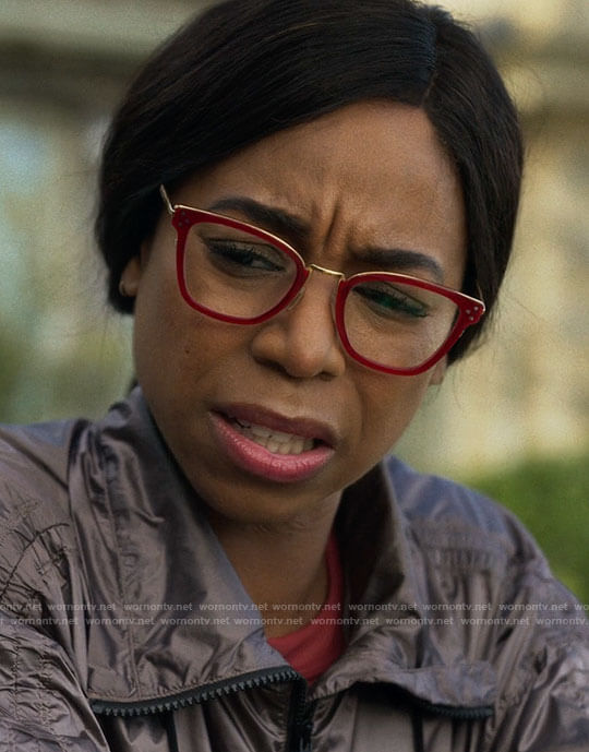 Livia's red glasses on Chloe