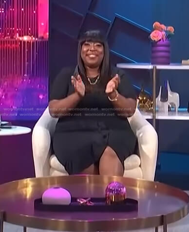 Loni's black short sleeve dress on E! News Nightly Pop