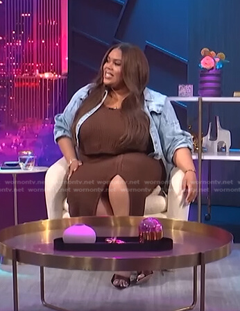 Nina's brown knit top and skirt on E! News Nightly Pop