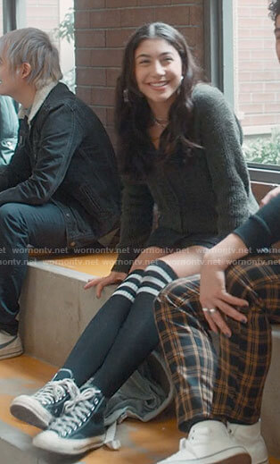 Pilar's grey sweater and black sneakers on Love Victor