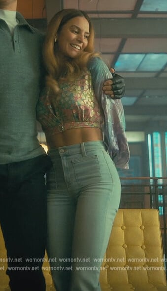 Sloane's denim jeans with pockets on The Umbrella Academy