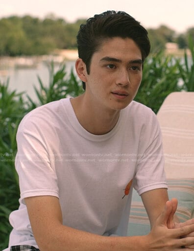 Steve's white cactus print tee on The Summer I Turned Pretty