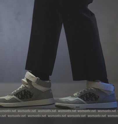Tom's gray sneakers on Tom Swift