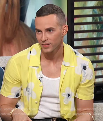 Adam Rippon's yellow floral shirt on E! News Daily Pop