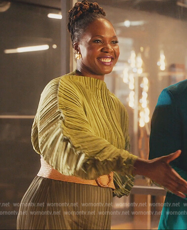 Amy's green pleated top and skirt on Everythings Trash