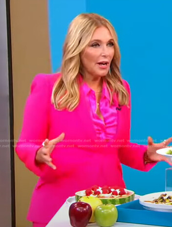 Dr. Kellyann Petrucci’s fuchsia blazer on Good Morning America