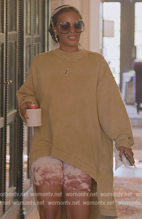 Eva's oversized sweatshirt on The Real Housewives Ultimate Girls Trip