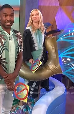 Heather Morris's tie dye co-ord set and white sandals on E! News Daily Pop