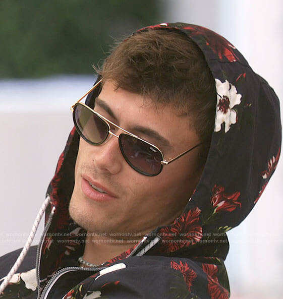 Isaiah's aviator sunglasses on Love Island USA