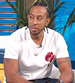 Ludacris's white rose print tee on E! News Daily Pop