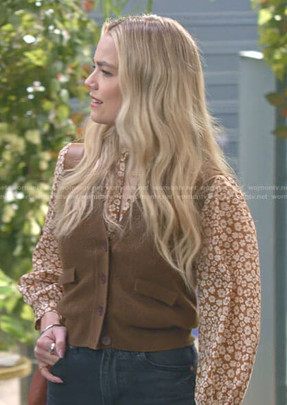 Maggie's brown floral top on Maggie