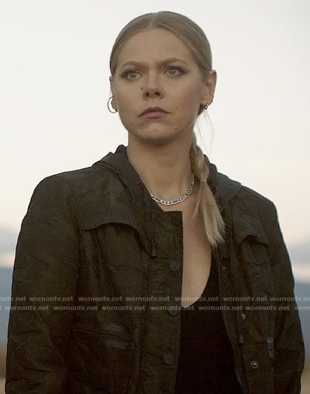 Isobel's camo jacket and silver chain necklace on Roswell New Mexico