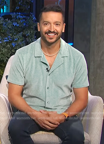 Jai's sage shirt on E! News Daily Pop