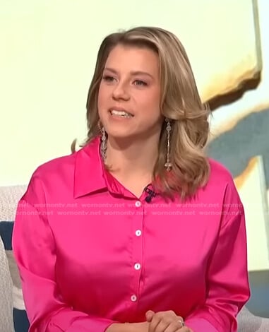 Jodie Sweetin's pink satin shirt on E! News Daily Pop
