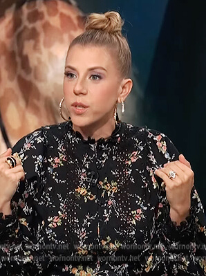 Jodie Sweetin's black floral print mini dress on E! News Daily Pop