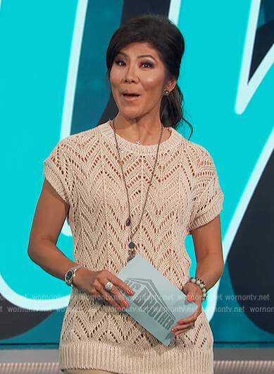 Julie's beige open knit chevron sweater on Big Brother