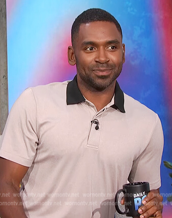 Justin's contrast collar polo on E! News Daily Pop