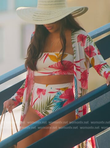 Kayla's tropical print bikini and duster on Selling the OC