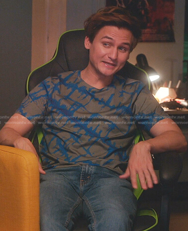 Michael's green and blue print tee on Everythings Trash