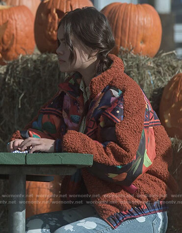 Mouse's printed fleece jacket on Pretty Little Liars Original Sin